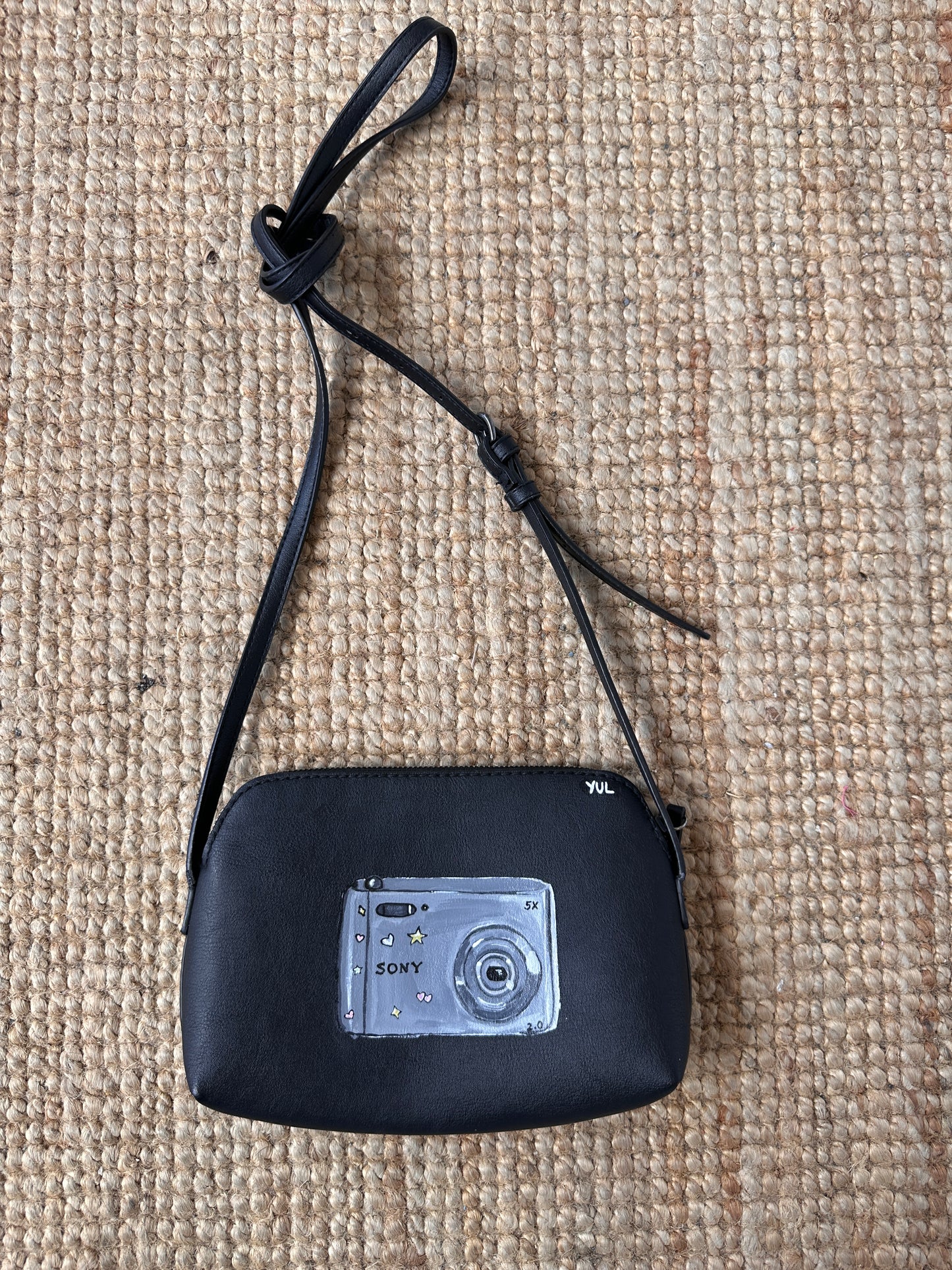 Sony Camera / Black Cross Body Bag