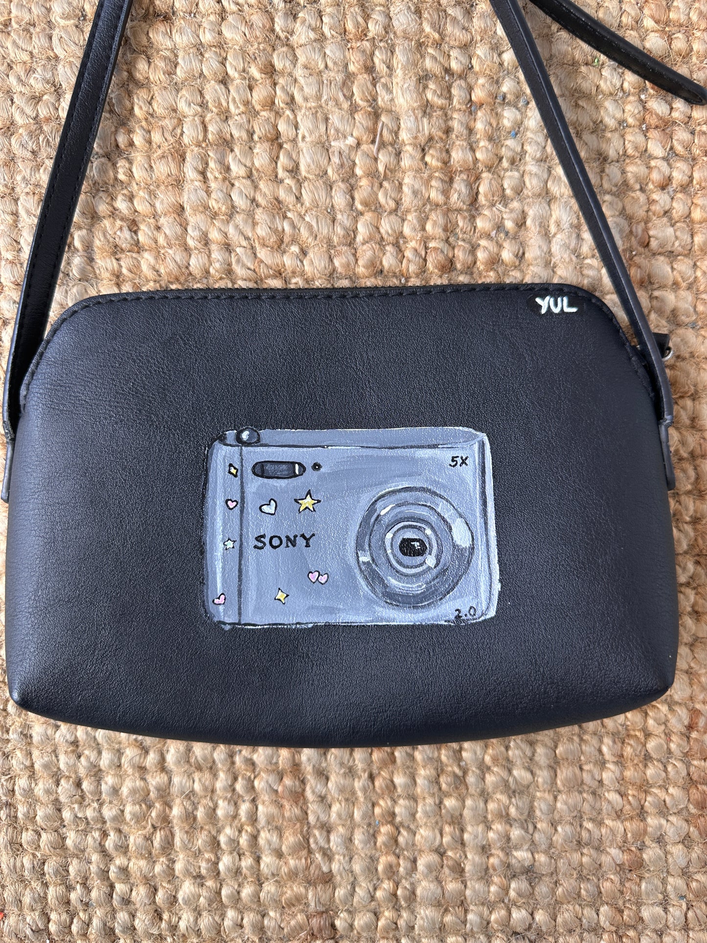 Sony Camera / Black Cross Body Bag